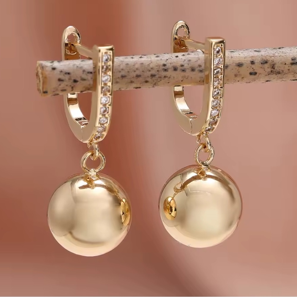 Vintage Gold Sphere Earrings - Picture 3 of 9